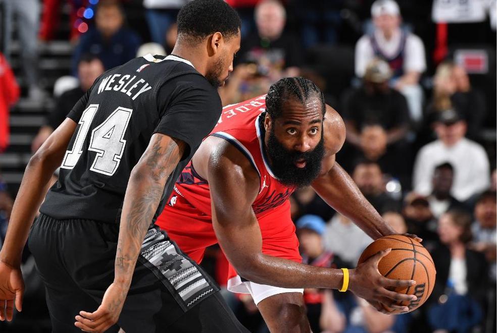 鹈鹕险胜澳大利亚男篮,哈登统治全场 鹈鹕险胜澳大利亚男篮,哈登统治全场